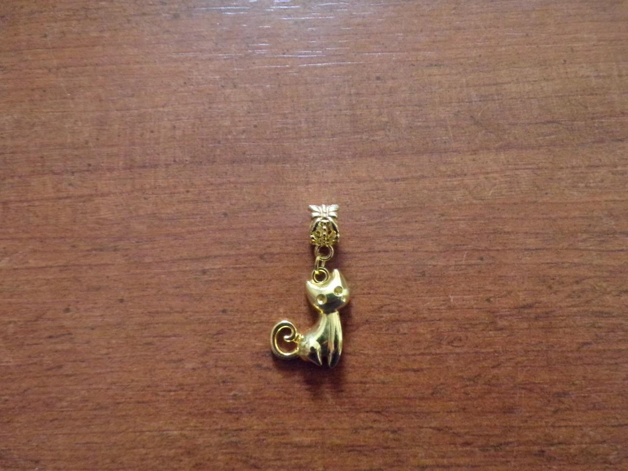 pendentif doré chat 20 x 16 mm